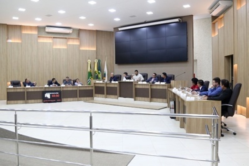 Câmara aprova licença ao prefeito para viagem oficial