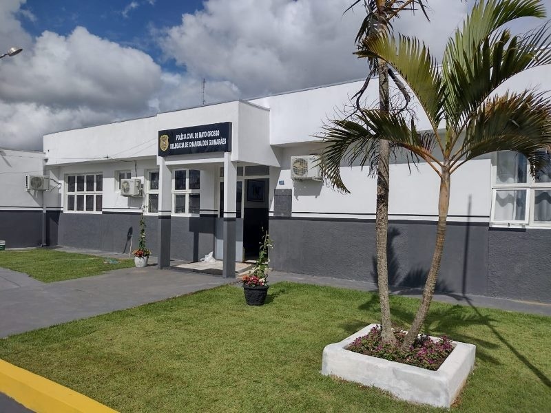 Delegado, esposa investigadora e sogra pagam fiança de R$ 8 mil após prisão e são liberados