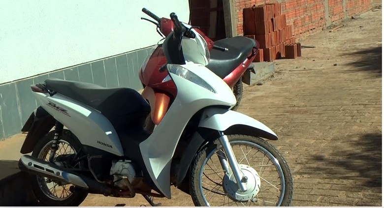 Polícia Civil recupera moto furtada e prende mulher por receptação