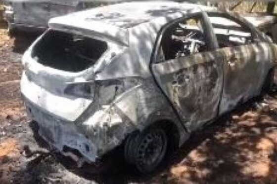 Pai não aceita relacionamento e ateia fogo no carro do namorado da filha de 13 anos