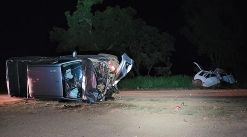 Acidente entre veículos deixa 3 mortos e dois feridos