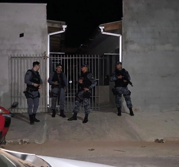 Casal é morto à facadas em quitinete no Belvedere I