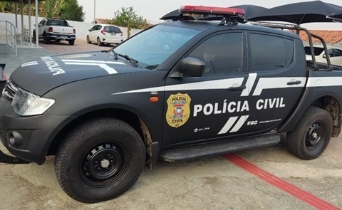 Pai é detido após deixar criança de 5 anos sozinha em casa e sair para beber