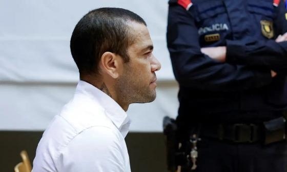 Daniel Alves consegue liberdade provisória sob fiança de 1 milhão de euros