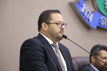 Vereador Paulinho homenageia a Missão Internacional UNESIN por suas contribuições em Miami, EUA