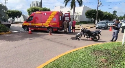 Mulher fica com ferimentos no rosto após acidente de trânsito