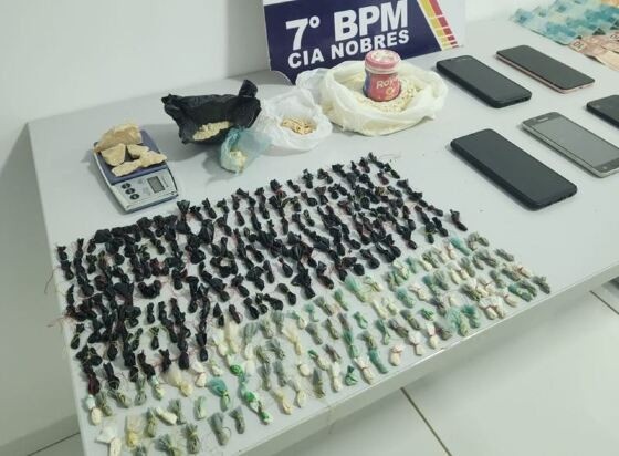 Adolescentes de facção são flagrados com 285 porções de drogas