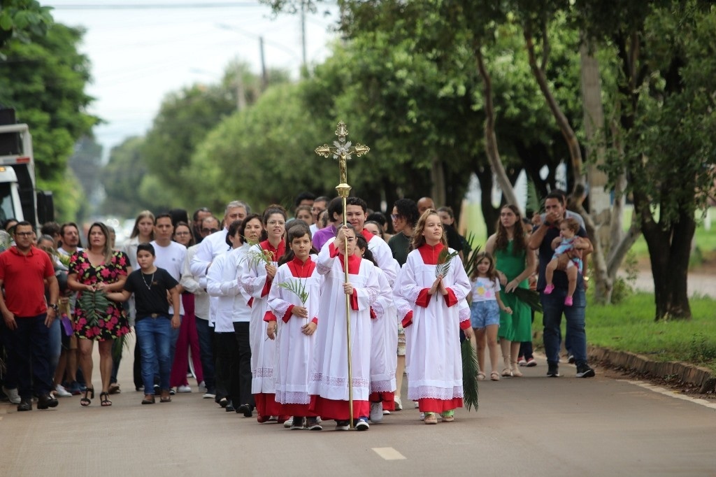 Procissão de ramos abre programação da semana Santa, comércio fecha na 6ª feira