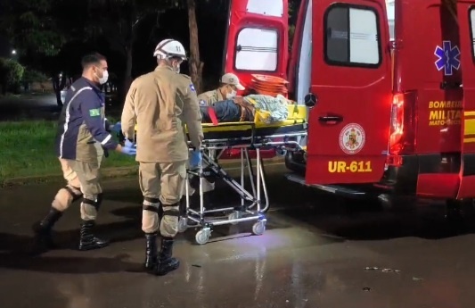 Carro atropela ciclista em avenida de Sinop