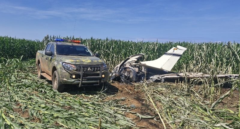 Polícia apreende meia tonelada de cocaína ao lado de avião queimado em fazenda