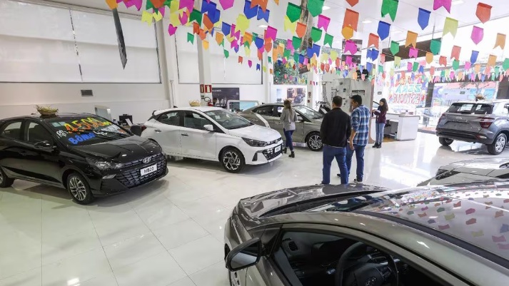 Fenabrave prevê alta de 12% na venda de veículos no ano