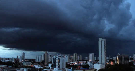 Inmet emite alerta de temporais para mais de 100 municípios de MT; veja lista