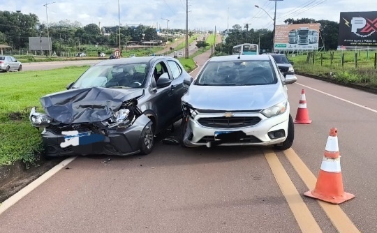 Condutor sente fortes dores no peito após acidente de trânsito em Sinop