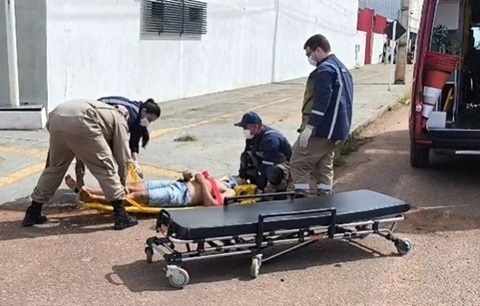 Sinop: Colisão entre moto e caminhonete deixa homem gravemente ferido