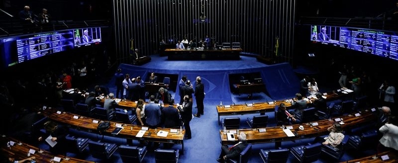 Senado aprova PEC das Drogas em resposta ao STF