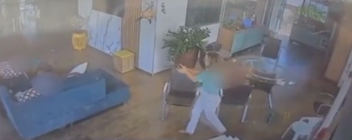 Mãe e filho invadem casa, matam dois idosos a tiros e deixam padre ferido em MT