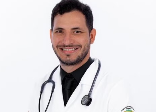Médico envolvido na morte de 2 idosos em MT pede cela separada e atendimento psicológico na prisão