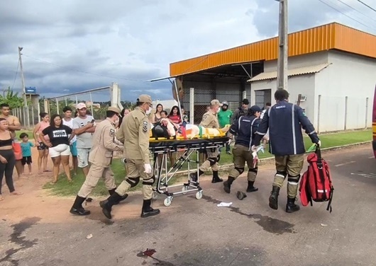 Homem sofre suspeita de traumatismo craniano após ser atingido por pick-up