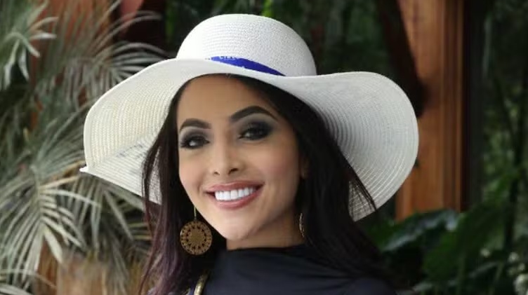 Ex-candidata à Miss Equador é morta a tiros dentro de restaurante