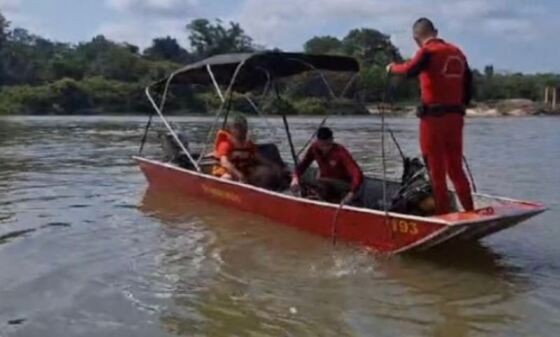 Pescador encontra corpo enroscado dentro de rio