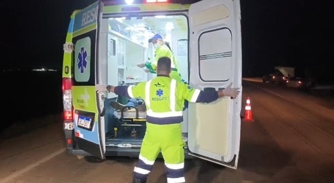 Homem morre após colisão entre carro e carreta na BR-163
