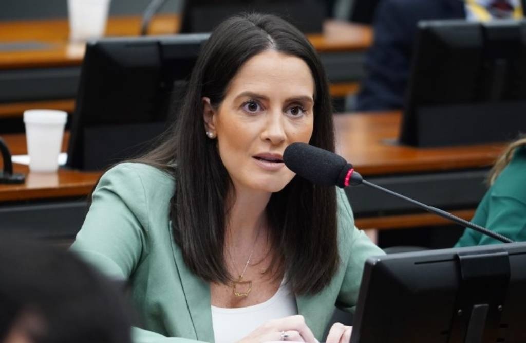 Amália Barros passa por terceira cirurgia e apresenta melhora no quadro de saúde