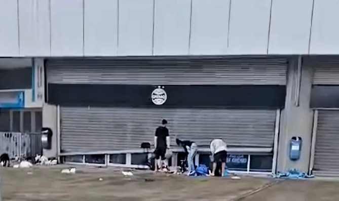 Arena do Grêmio é saqueada em meio a desastre climático no Rio Grande do Sul