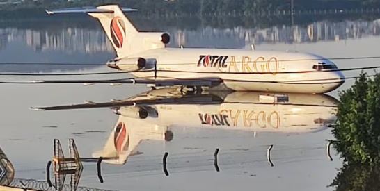 Aeroporto de Porto Alegre segue alagado e vai reabrir apenas no final do mês