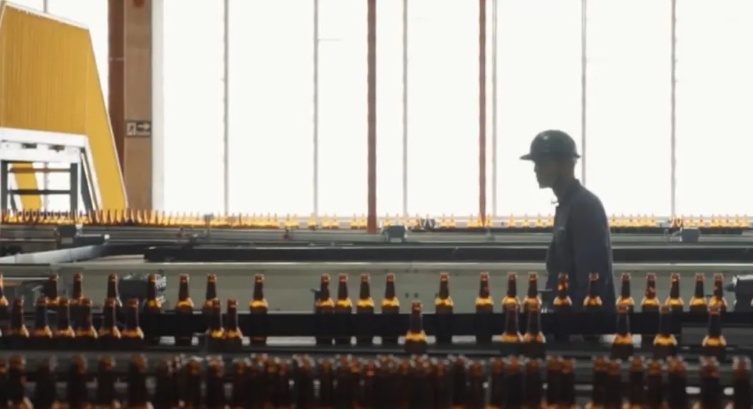 Ambev deixa de produzir cerveja para envasar água no Rio Grande do Sul