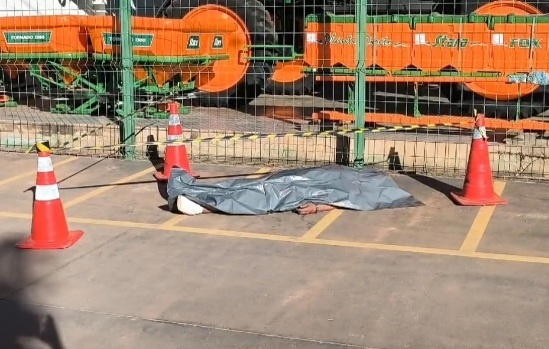 Homem é encontrado morto na calçada de empresa em Sinop