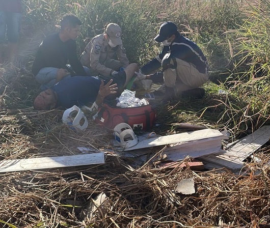 Dois ficam feridos após colisão entre moto e carro em Sinop
