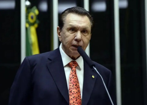 Ex-deputado federal de MT, Carlos Bezerra é internado na UTI após queda