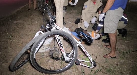 Ciclista é socorrida após ser atingida por carro em Sinop
