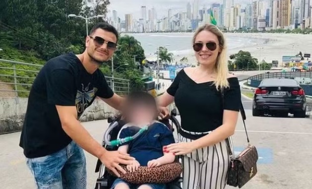 Pais compram carros e roupas com valor milionário de campanha para filho doente