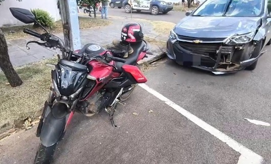 Motociclista ''corta''preferencial e acaba atingido por carro em Sinop