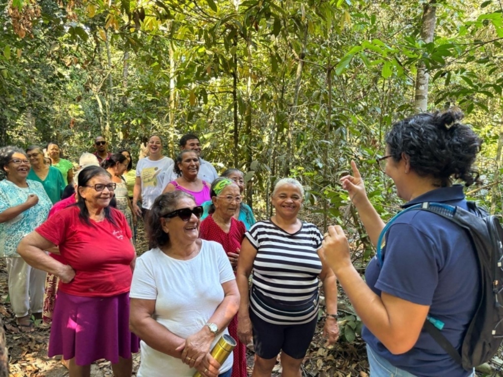 Idosos do Centro de Convivência participam de passeio e trilha ecológica no Parque Florestal