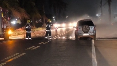 Carro fica parcialmente danificado após pegar fogo em Sinop
