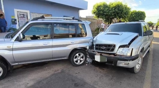 Motorista embriagado perde o controle e atinge três veículos em Sinop