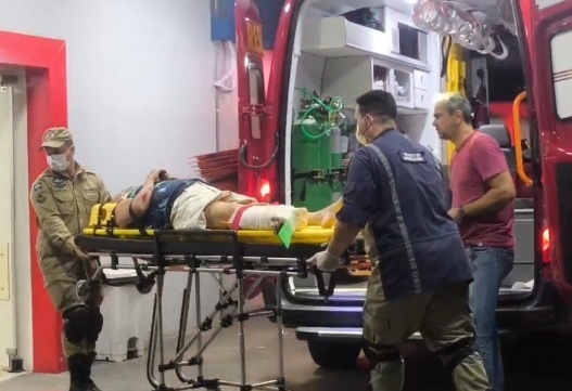 Mulher é atropelada por motocicleta em avenida de Sinop