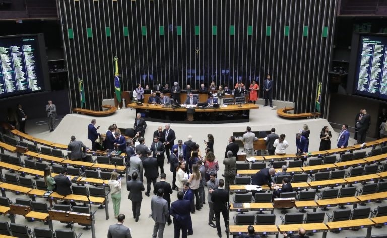 Câmara aprova taxação de compras internacionais e PL do Mover
