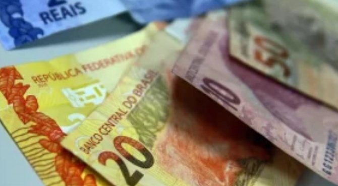 Peso argentino ultrapassa Real, e Brasil tem pior moeda entre emergentes em 2024