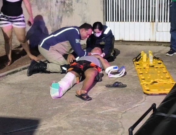 Jovem fica ferido em colisão entre moto e carro em Sinop