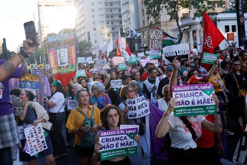 66% dos brasileiros são contra projeto sobre antiaborto, aponta Datafolha