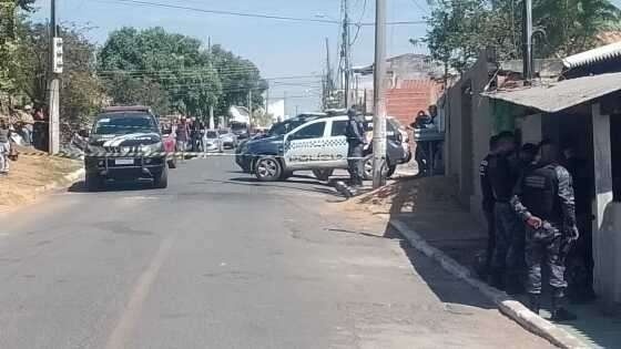 Traficantes armados enfrentam a Força Tática e morrem no bairro Goiabeiras, em Cuiabá