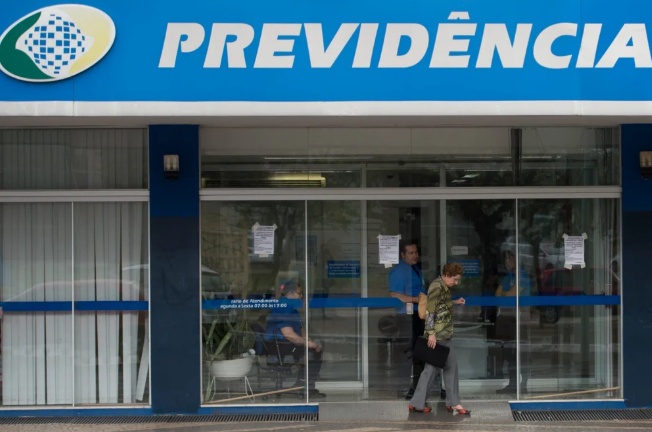 Servidores do INSS decretam greve a partir desta terça