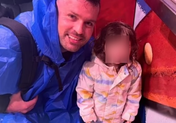 Menina de 2 anos morre após pai deixá-la em carro 'fervendo' para jogar videogame