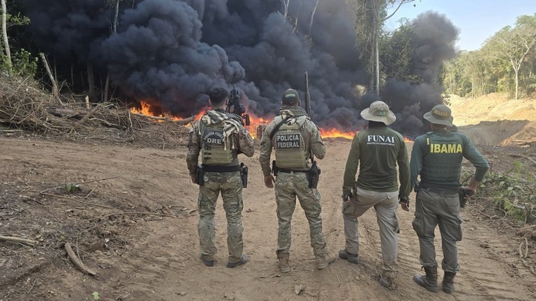 Operação combate garimpo ilegal em terra indígena em Mato Grosso e destrói R$ 8 milhões em maquinários