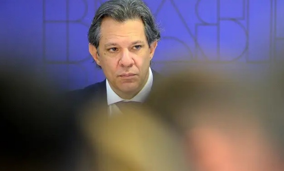 Haddad: Quem não paga imposto tem que voltar a pagar, senão não reequilibra contas