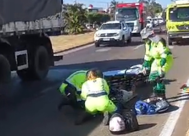 Carro e moto se envolvem em acidente em Sinop