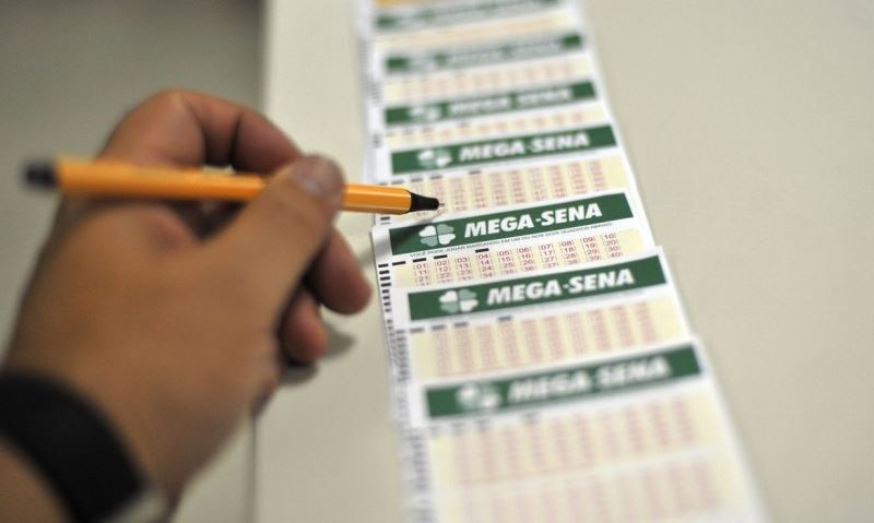 Mega-Sena: Quanto rendem os R$ 100 milhões do prêmio na poupança, CDB e Tesouro Direto